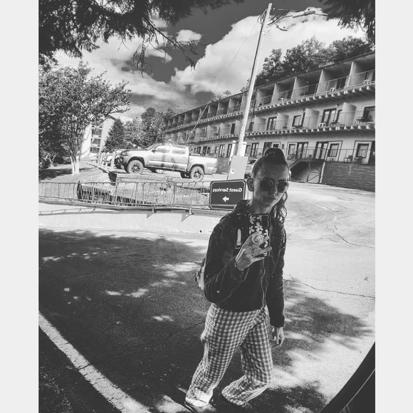 Meet your Posher, Amanda - Picture 8 of 15